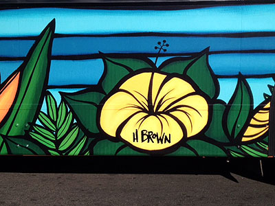 ヘザー ブラウンのアートが2階建てバスに アロハストリート ハワイ
