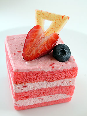 2月のクルクルはピンク色のラブラブケーキ アロハストリート ハワイ