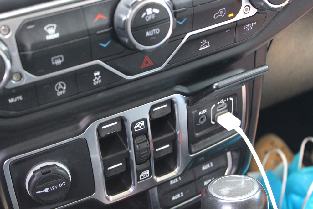 コードを持参すればモバイルの充電もOK