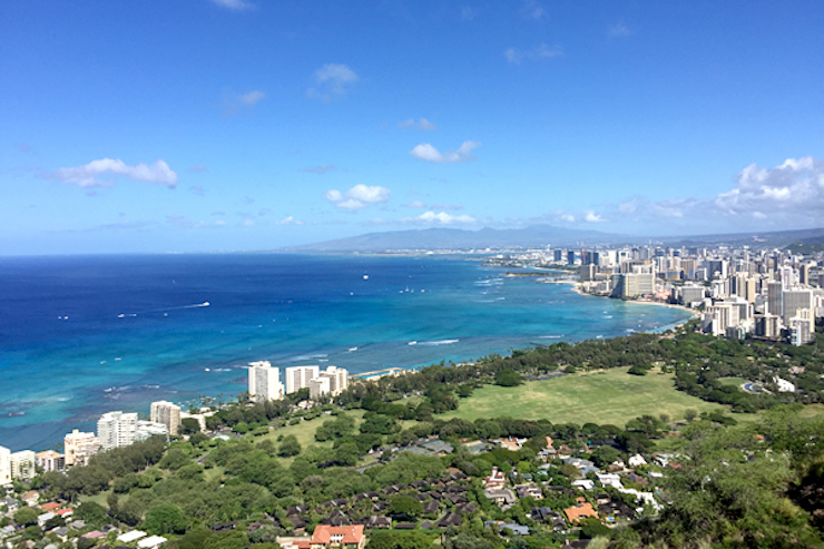 ハワイの絶景（ダイヤモンドヘッドから見下ろすオアフ島）