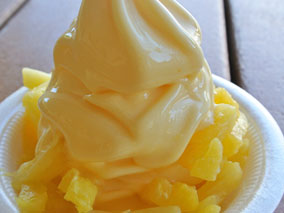 とろ～り！パイナップル味のソフトクリーム