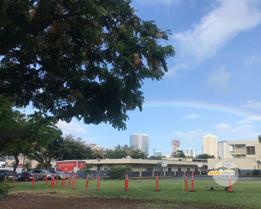 雨あがりの虹にウキウキ アロハストリート ハワイ