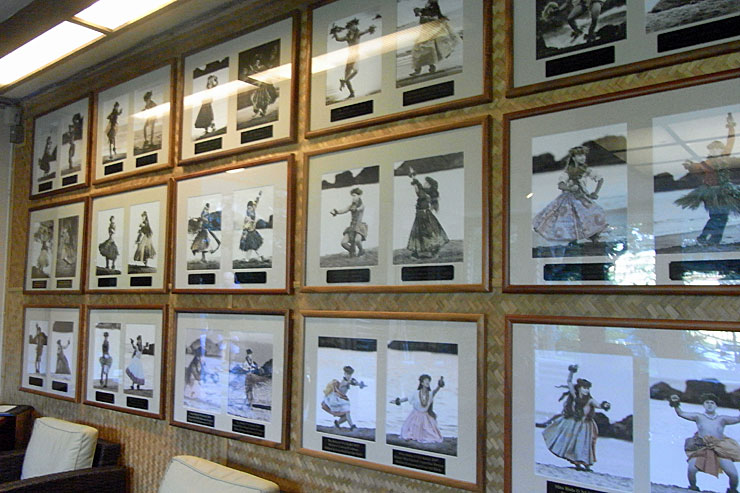 今までの優勝者たちの写真と名前がホテルロビーに飾られています。