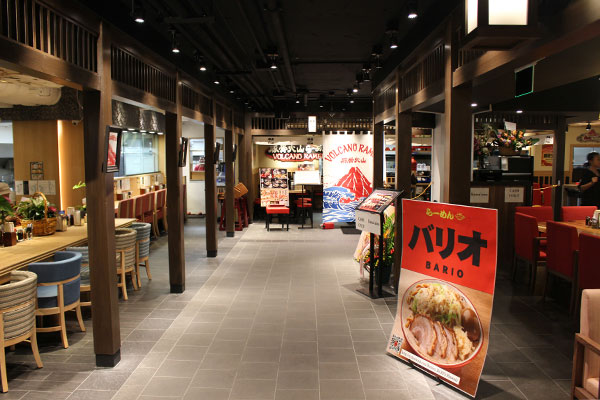 ワイキキ横丁で旨いもの探検