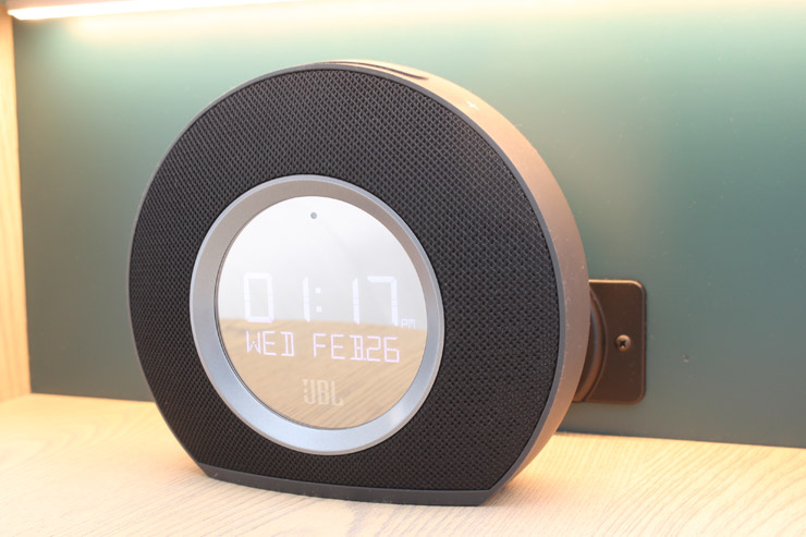 Bluetooth内蔵の目覚まし時計はスピーカーとしても使用できる。
