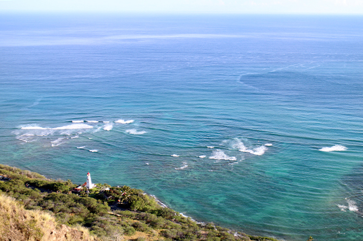 ハワイの絶景（ダイヤモンドヘッドから見下ろす海）