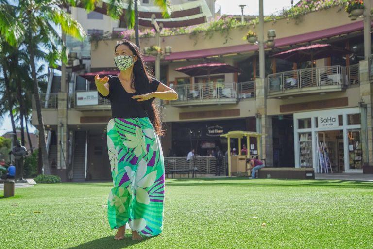 ファブリックハワイ ムームーレインボー ファブリックハワイby ムームーレインボー ふんわりティアレワンピースでハワイ気分 アロハストリート ハワイの予約 クーポン