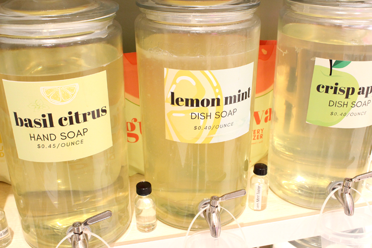 B. ディッシュソープ、ハンドソープ（リフィル）