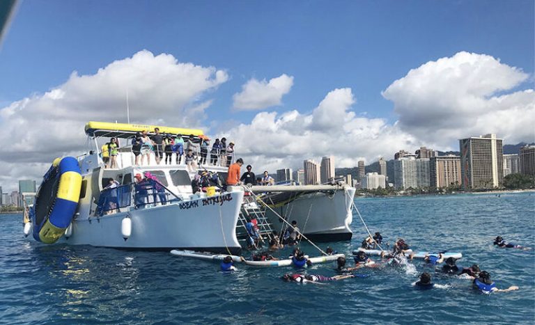 ワイキキ沖の海で遊び尽くそう！