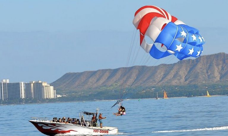 パラセイルで大空を舞おう！