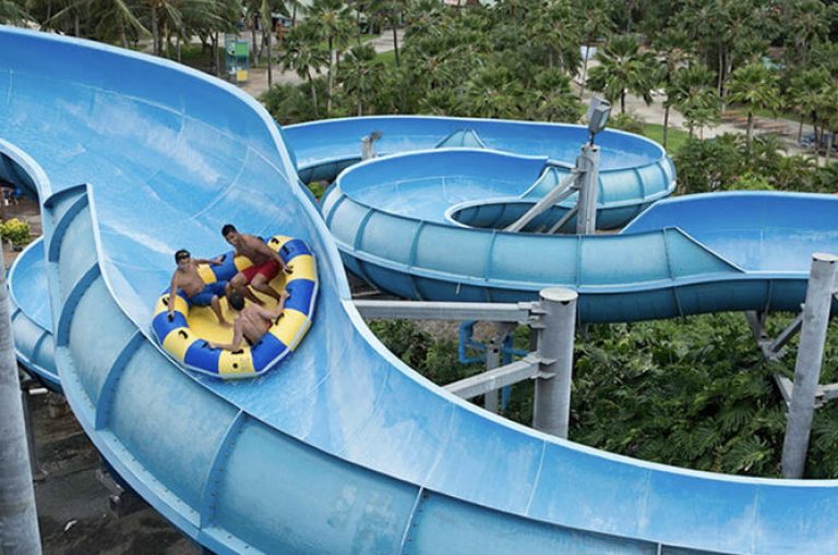夏だ！ハワイ最大のプールへ行こう！