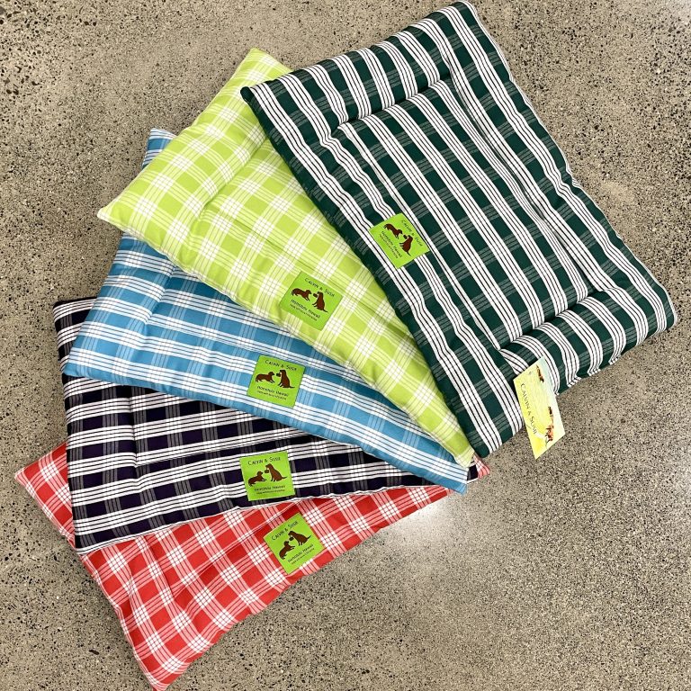 【カルビン＆スージー】大人気のペット用マットに新色パラカ柄✨