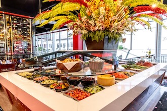 彩り豊かなサラダバーで、心と体を満たす贅沢を！ 🥗