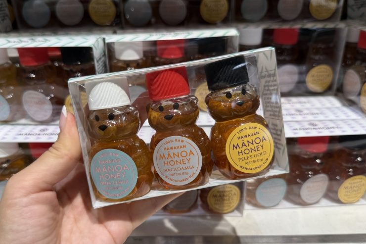 ハワイのホールフーズで買えるマノアハニーの熊の入れ物に入った3つセットのハチミツ
