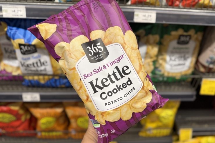 ハワイのホールフーズで買える365のシーソルトとビネガーのポテトチップス
