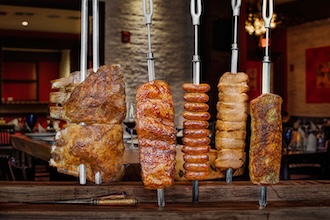 ハワイの夜に、圧倒的な“肉体験”を🍖五感で楽しむダイニング🍽️