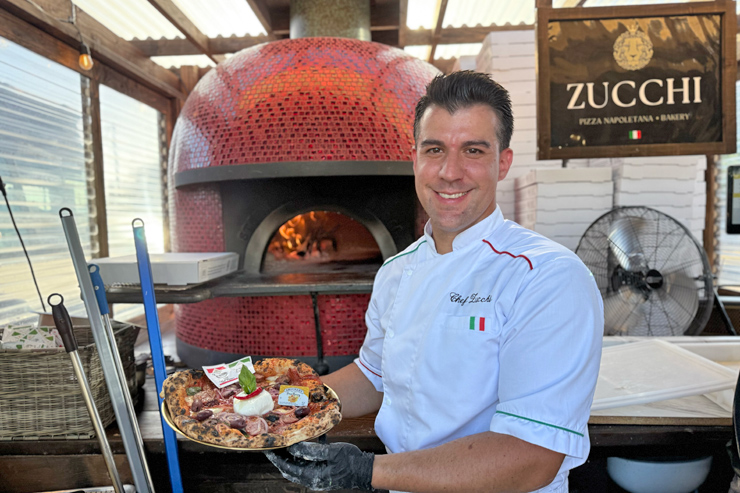 カカアコに登場!100%イタリア産食材の本格ナポリピザ