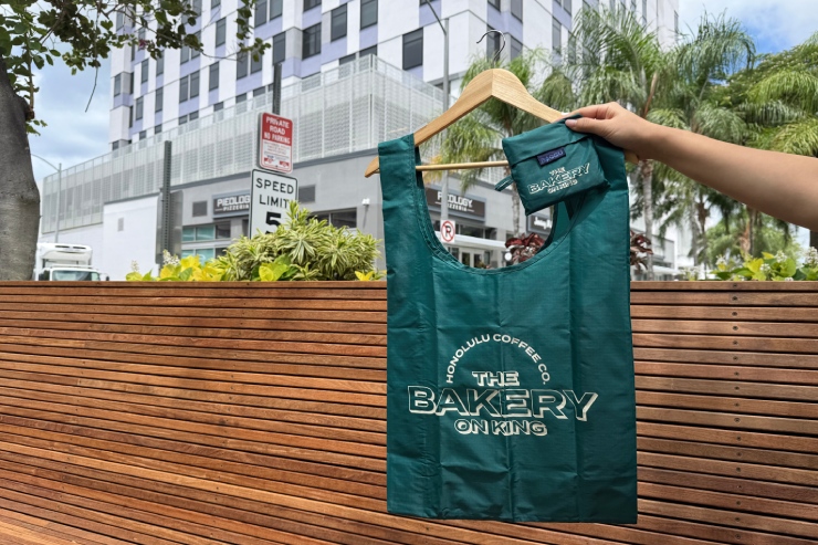 Bagguとコラボの限定エコバッグ $21.95