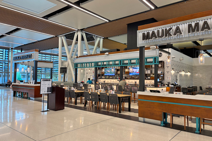 マウカマーケット
営業時間：6:00～21:30または22:00