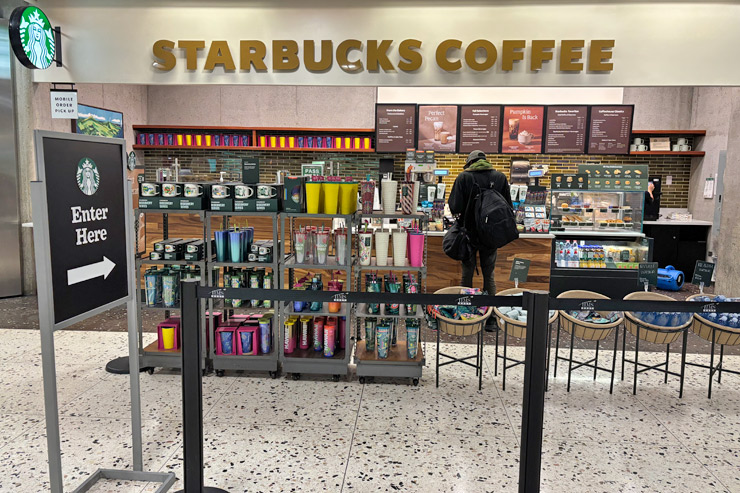 スターバックス／到着ロビー
営業時間：5:00～17:30