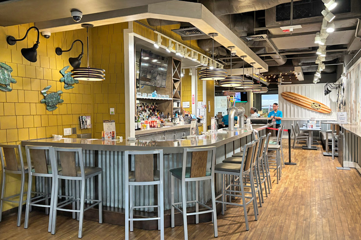 スティンガー・レイズ・トロピカル・バー＆グリル
営業時間：6:00～20:30