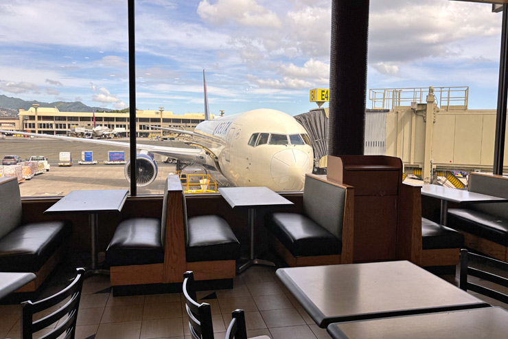 スターバックスの奥にはイートインスペースもあり