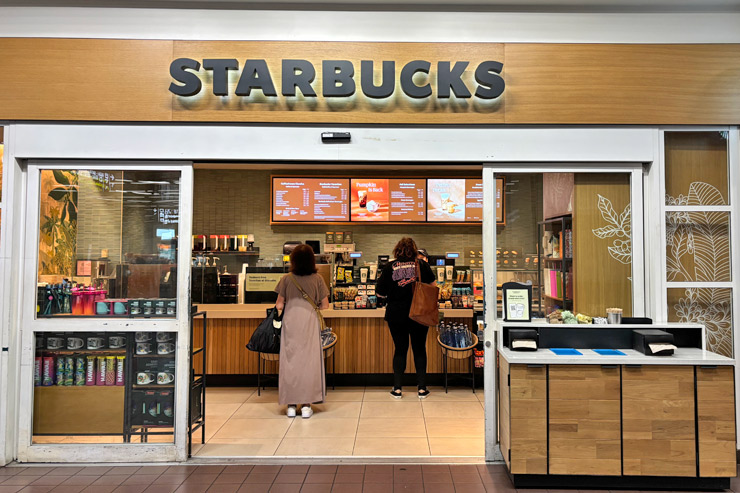 スターバックス
営業時間：4:45～20:45