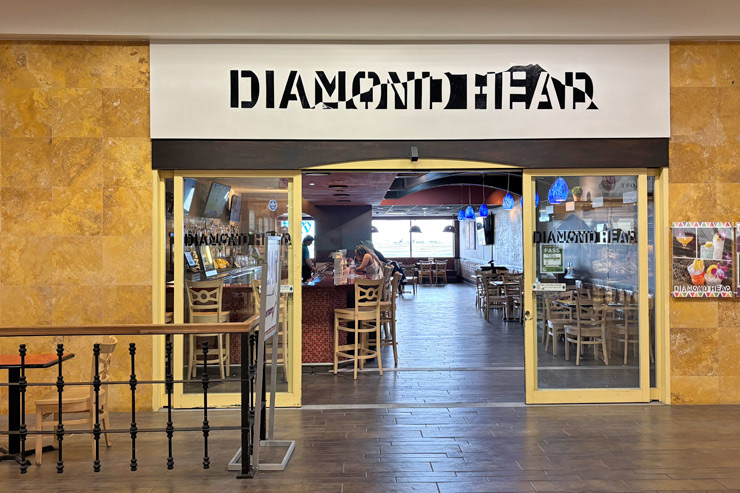 ダイヤモンドヘッド・バー
営業時間：11:00～21:00（火曜～土曜のみ）