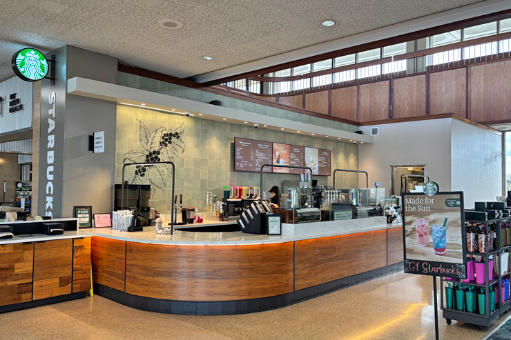 スターバックス
営業時間：5:00～21:00