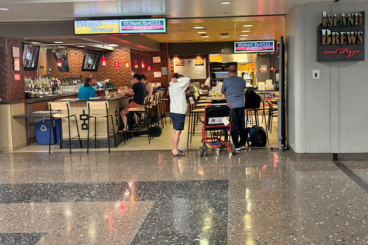 アイランド・ブリュー＆ピザ
営業時間：10:00～17:30