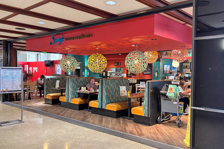 サミーズ・ビーチ・バー＆グリル
営業時間：9:30～16:00