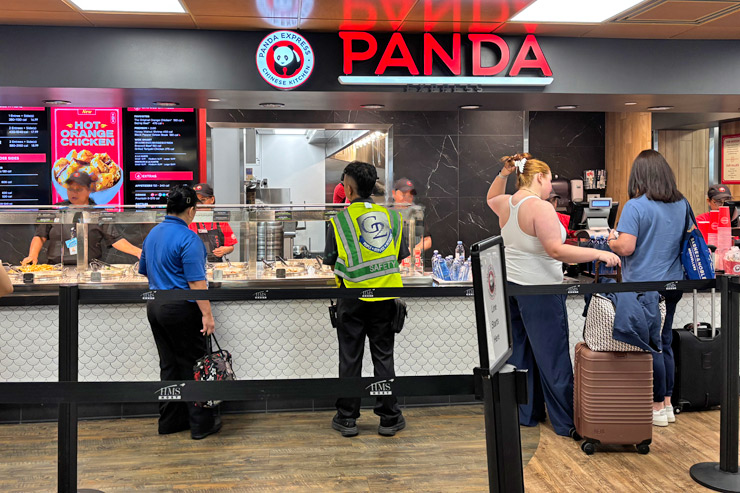 パンダ・エクスプレス
営業時間：8:30～20:00