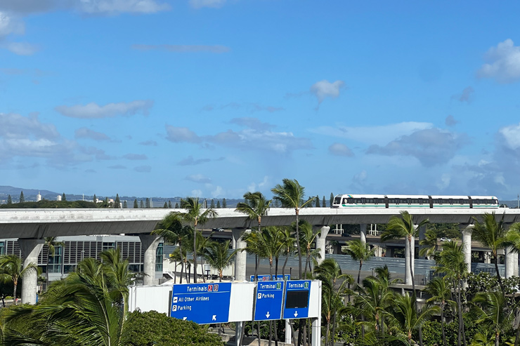 ハワイ スカイライン空港 駅
