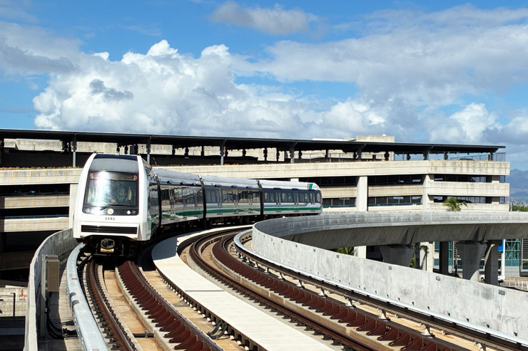 ハワイ スカイライン空港 駅