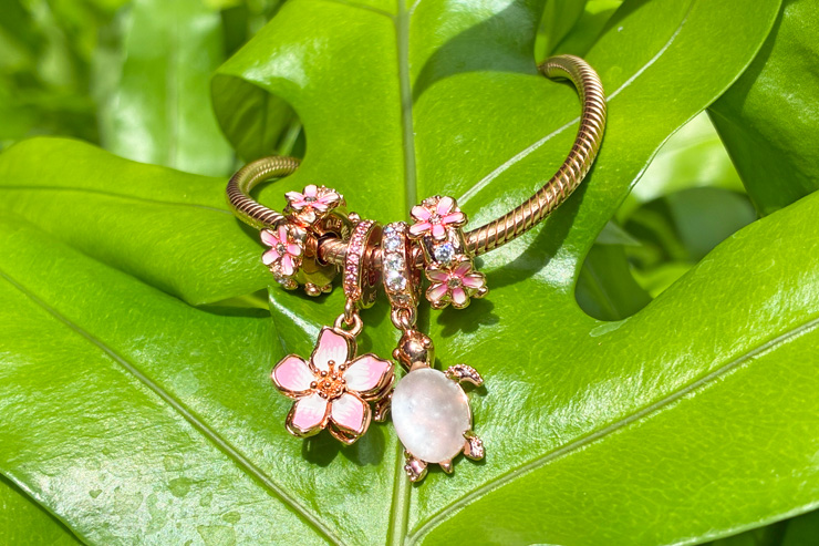 パンドラピンクのブレスレット＆ハワイコンセプトのチャーム