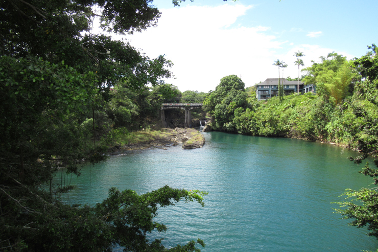 ハワイ島ヒロの半神マウイ&女神ヒナの神話