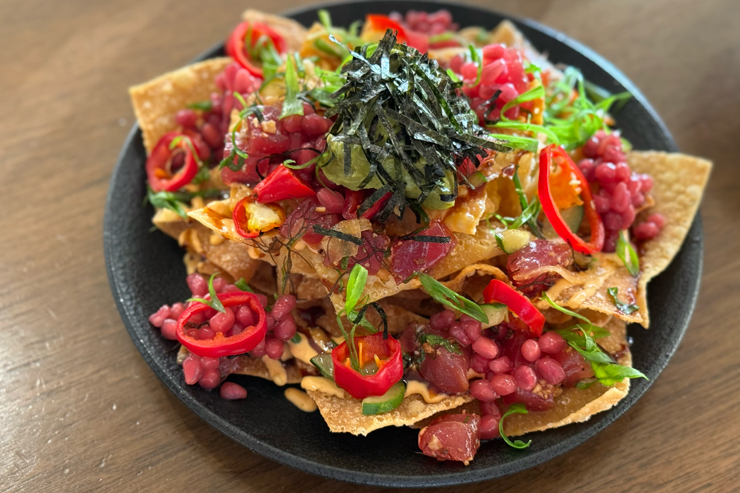 プリンス・ポケ・ナチョス $23（ハッピーアワー $19）※ヒナナバーのメニュー