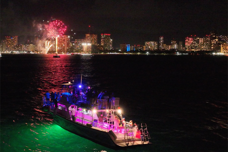ハワイの海で年越し！カウントダウンクルーズ開催