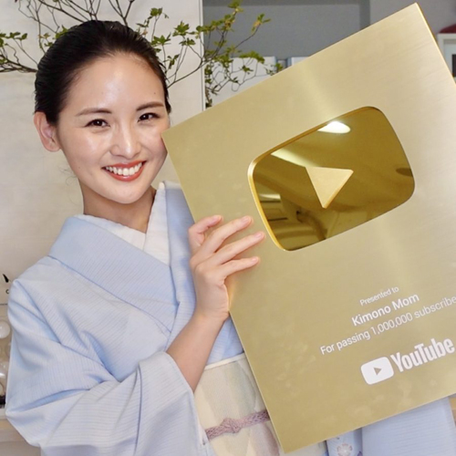 Moe（@Kimono Mom）プロフィール