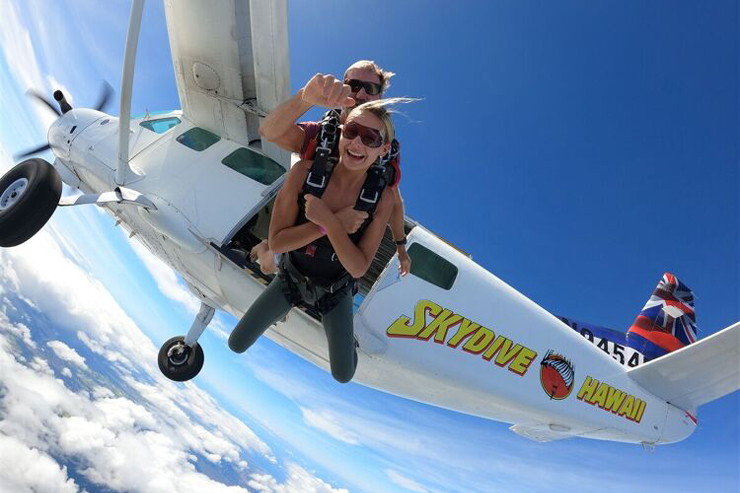 ハワイの海や山、観光スポットを満喫するならツアーが便利