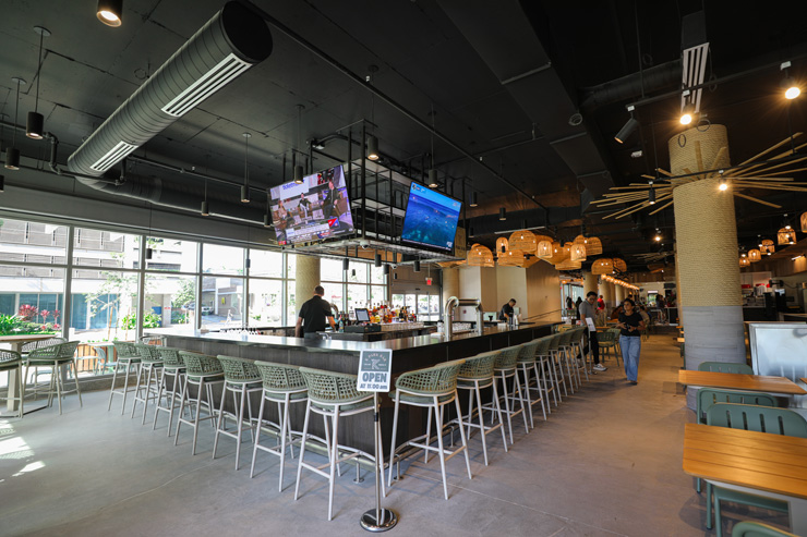 多彩なグルメが集結！アラモアナの最新フードコート