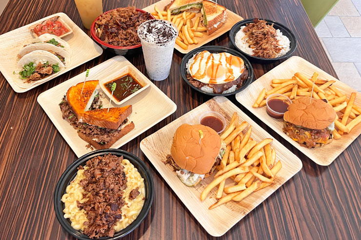 ワイキキ中心のフードコートに登場！スモークBBQ店