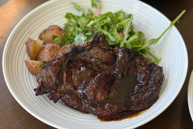 プリンスワイキキのランチ:コーヒー・ラブド・リブアイ