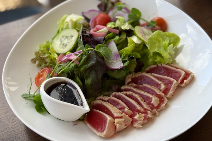 プリンスワイキキのランチ:シェアード・アヒ・サラダ