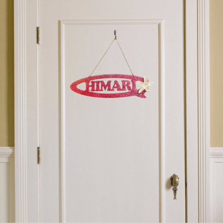 キラキラの名入れ壁掛けサーフボードのご紹介♪