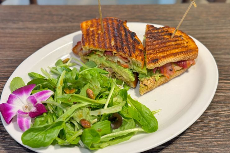 アイランドヴィンテージコーヒーのチキンペストパニーニ