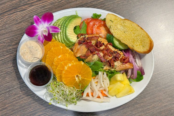 アイランドヴィンテージコーヒーのオレンジ＆チキンサラダ