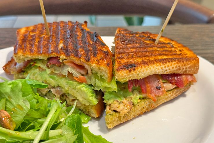 アイランドヴィンテージコーヒーのチキンペストパニーニ