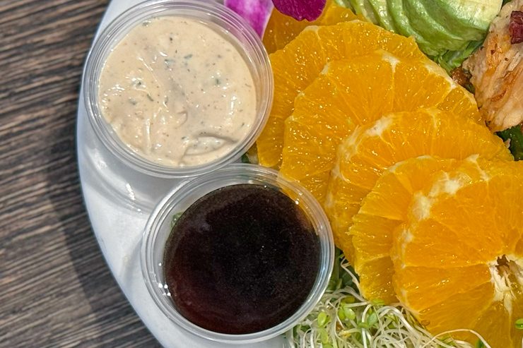 アイランドヴィンテージコーヒーのオレンジ＆チキンサラダ