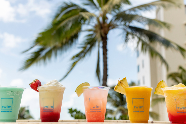 スイム レストラン＆バーのハッピーアワーメニュー